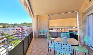 Apartamento, 3 quartos, sacada, vista para a cidade | Terraço/pátio