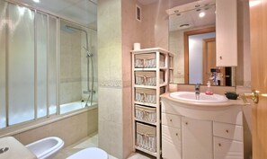 Apartment, 3 Bedrooms, Balcony, City View | Bathroom amenities - Apartments Sol Go2lloret (Lloret de Mar)