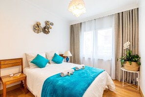 5 slaapkamers, een strijkplank/strijkijzer, reisbedje, wifi