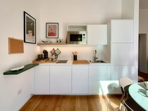 Fridge, microwave, stovetop, dishwasher