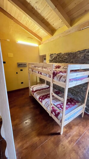 2 chambres, fer et planche Ă repasser, Wi-Fi gratuit, draps fournis