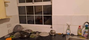 Casa | Cocina privada | Refrigerador, microondas, horno y parrilla de estufa 