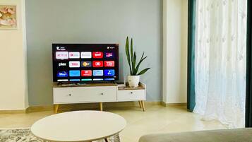 Apartment, 1 Bedroom, Balcony, City View | Living room