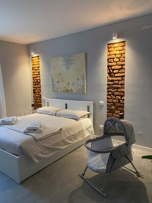 1 bedroom, iron/ironing board, WiFi, bed sheets - B&B i13-A APARTMENT-MAGENTA-Airport MPX-Fiera Via Roma, 28 - Magenta (MI) (Magenta)