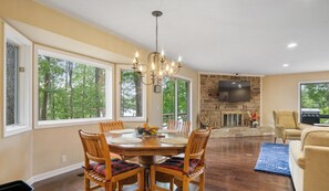 Dining - Making Memories on Lake Pineda (Hot Springs Village)