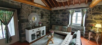 Rustic house with garden overlooking the sea in the center of the island