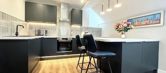 Apartment - Sleeps 2 - Pet Friendly - Parking