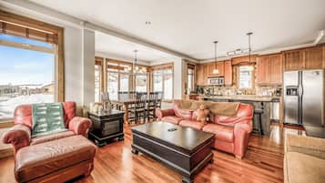 Deluxe Condo, Kitchen, Mountainside | Living area | Smart TV, fireplace, streaming services