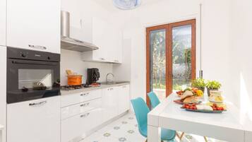 Réfrigérateur, micro-ondes, four, lave-vaisselle