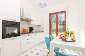 Réfrigérateur, micro-ondes, four, lave-vaisselle