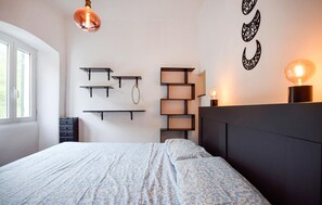 Iron/ironing board, travel crib, free WiFi