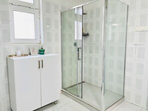 House, 2 Bedrooms, Balcony, Garden View | Bathroom