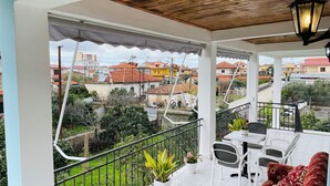 Maison, 2 chambres, balcon, vue sur le jardin | Balcon