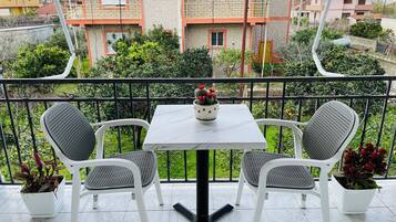 House, 2 Bedrooms, Balcony, Garden View | Balcony
