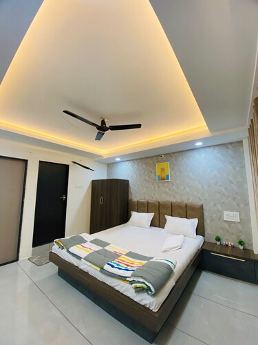 Premium accommodation close to the riverside and fort
