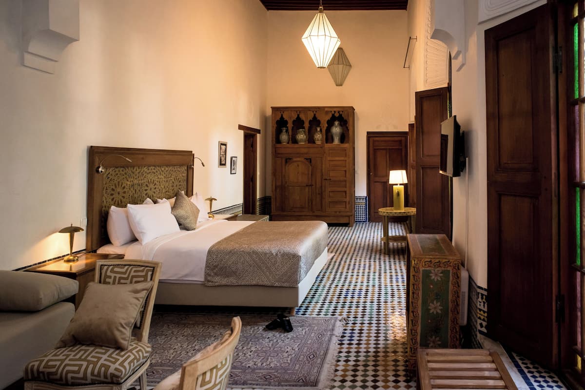 Deluxe Room, Garden View | Premium bedding, in-room safe, desk, laptop workspace