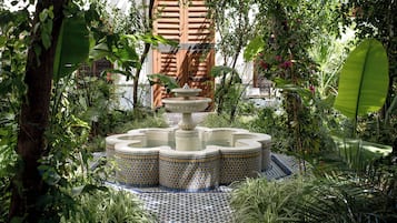 슈피리어룸, 정원 전망 | 고급 침구, 객실 내 금고, 각각 다른 스타일의 인테리어, 각각 다르게 가구 비치