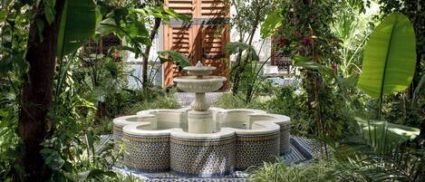 Superior Room, Garden View | Premium bedding, in-room safe, desk, laptop workspace