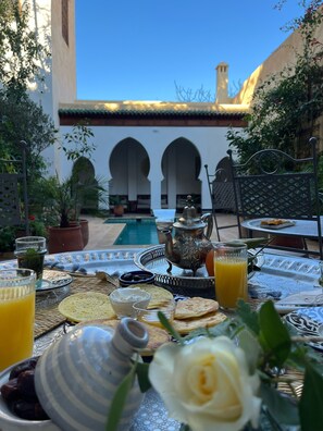 Free daily local cuisine breakfast - Riad Hanael Garden & Spa (Fès)