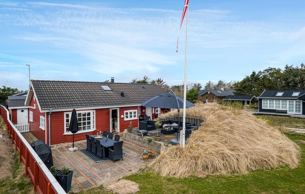 Outdoor dining - Pet friendly home in Blokhus with WiFi (Blokhus)