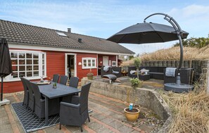 Outdoor dining - Pet friendly home in Blokhus with WiFi (Blokhus)
