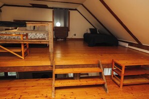 1 habitación, tabla de planchar con plancha, wifi y ropa de cama
