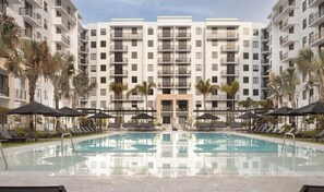 Pool - Luxury 1-bedroom condo with amazing views. (Miami)