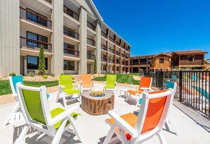 Terrace/patio - Cozy Creekside Balcony Retreat By Branson Landing (Branson)