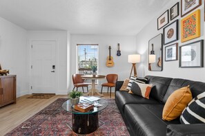 Living area - Cozy Creekside Balcony Retreat By Branson Landing (Branson)