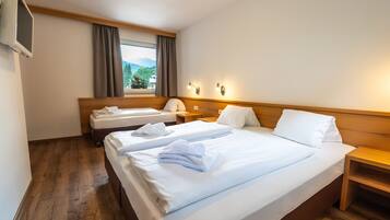 1 slaapkamer, een strijkplank/strijkijzer, gratis wifi, beddengoed