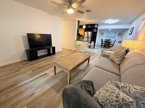 Smart TV - Charming 3‑BR Sarasota Retreat — Minutes to Beaches & Downtown (Sarasota)