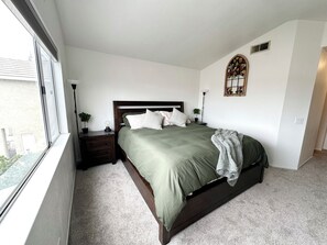 4 bedrooms, desk, iron/ironing board, travel cot