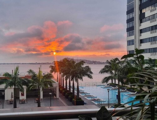 Dpto. vista al Rio Guayas con zona de trabajo en Puerto Santana