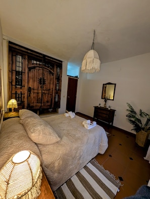 2 bedrooms, iron/ironing board, travel cot, free WiFi