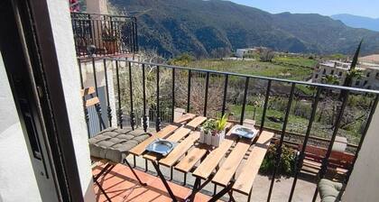 Rural House up to 14 people Alpujarra Granadina, La Almazara
