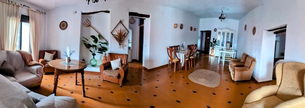 Una Smart TV, una chimenea