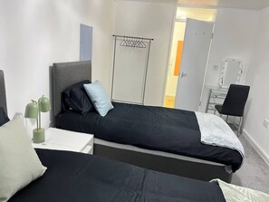 2 室のベッドルーム、アイロン / アイロン台、WiFi、ベッドシーツ