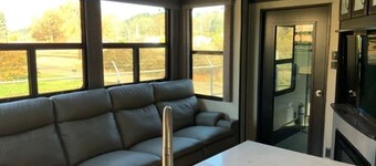 Cozy Toy Hauler in Wonderful Randle with AC, WiFi Close to Packwood