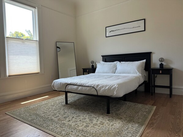 4 bedrooms, iron/ironing board, WiFi, bed sheets