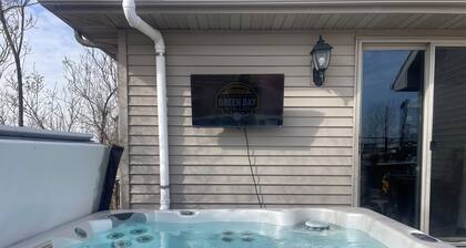 NFL Draft; 3 Bdrm home w/Hot tub, fenced in acre yard; pet friendly; De Pere, WI