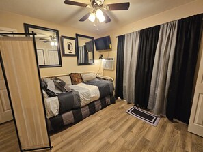 1 bedroom, desk, free WiFi, bed sheets