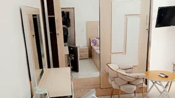 1 habitación, tabla de planchar con plancha, wifi y ropa de cama