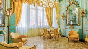 A luxurious room with ornate furniture, a chandelier, and a large mirror. - Canal View San Marco Rialto -Dogaressa Palace 1872 (Venezia)