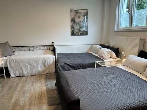 Spacious and quiet  1-bedroom  place in Munich. Fully equipped sleeps 7 guests!