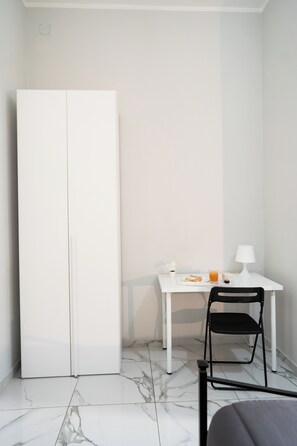 Classic Double Room, Courtyard View | Wardrobe - San Felice Palace (Naples)