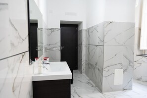 Deluxe Triple Room, Courtyard View | Bathroom | Shower, hair dryer, towels, soap - San Felice Palace (Naples)