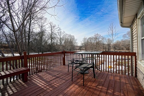 2 Bdrm Urban Acreage just outside Des Moines city limits 10min from downtown.