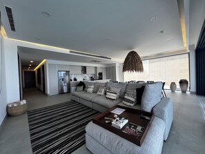 Smart TV, table football, ping pong, books - Stunning Beachfront Luxury Condo in Bucerias (Nay.)