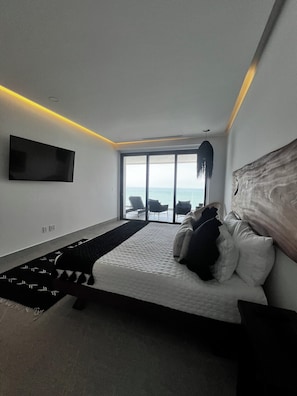 5 bedrooms, in-room safe, desk, travel crib