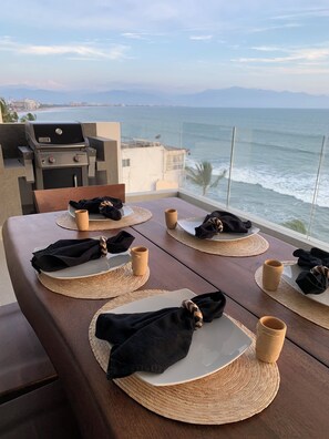 Outdoor dining - Stunning Beachfront Luxury Condo in Bucerias (Nay.)